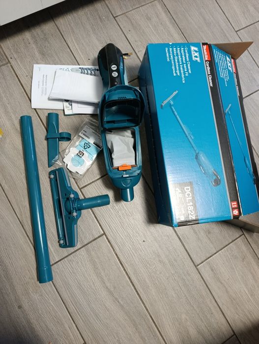 Аккумуляторний пилосос Makita