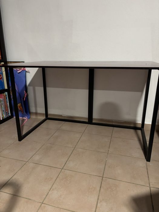 Mesa com tampo de vidro