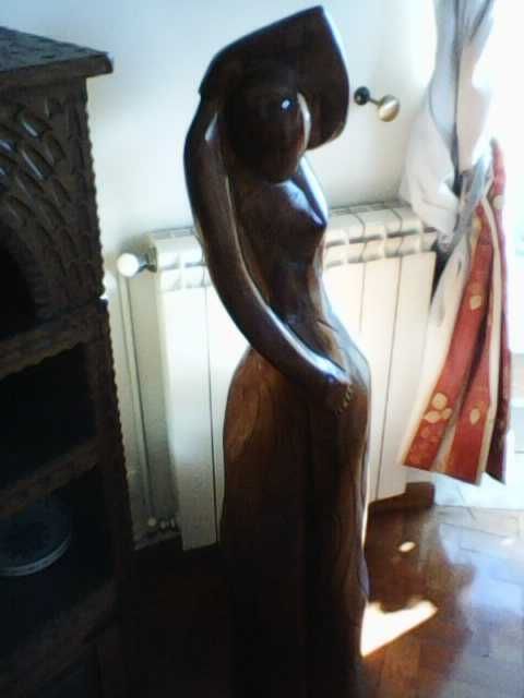 Escultura Bailarina de grande dimensão