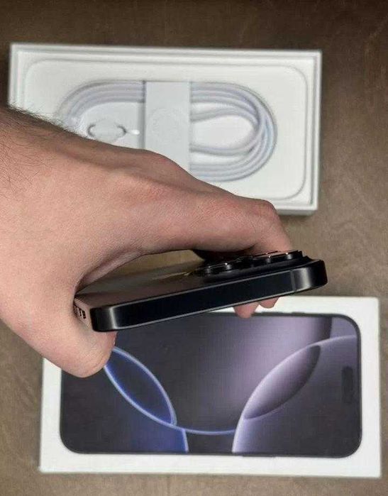 iPhone 16 Pro Max, 256 ГБ, SIM + eSIM