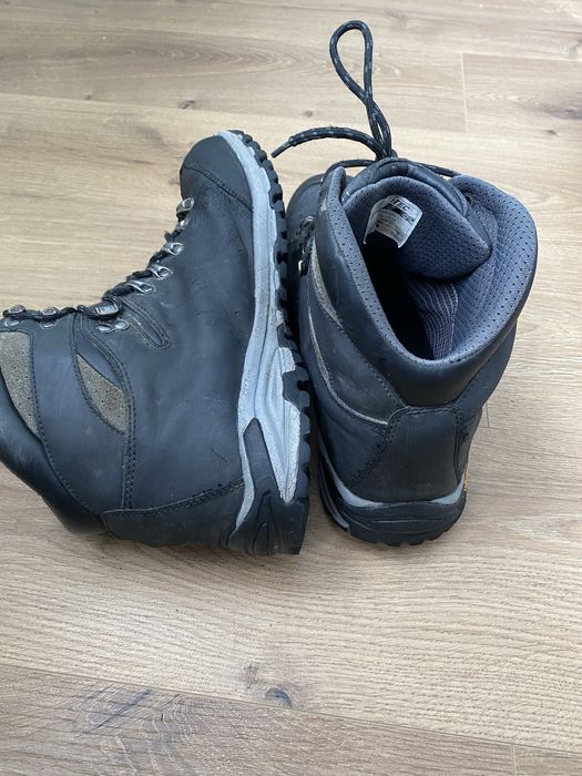 Водонепроникні трекінгові черевики