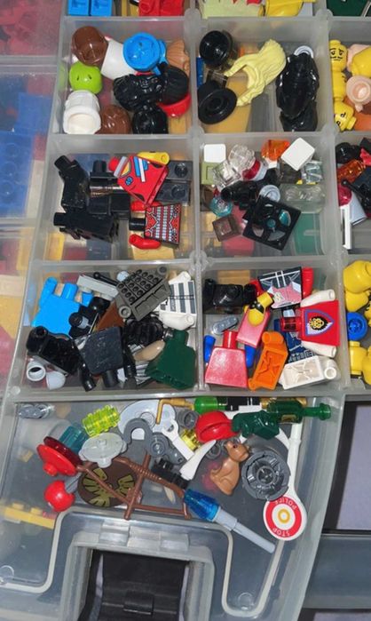 Lote LEGO ~10kg - Minifiguras Star Wars, Marvel, Ninjago + Peças Soltas