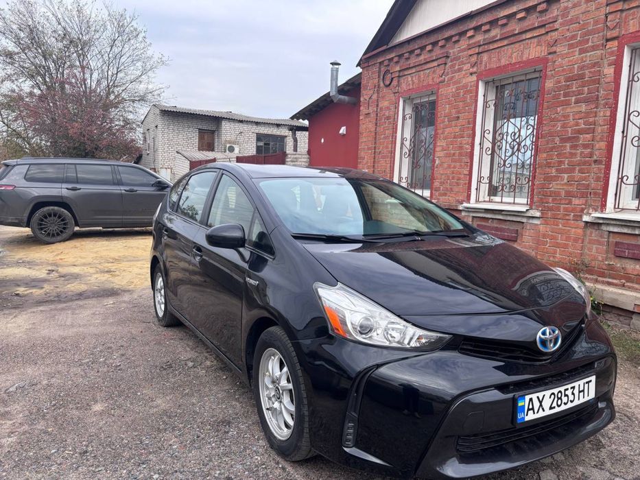 Toyota prius v 2015 1.8