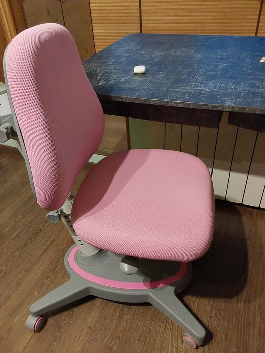 Продам ортопедичне дитяче крісло (шкільний стілець) FunDesk Primavera