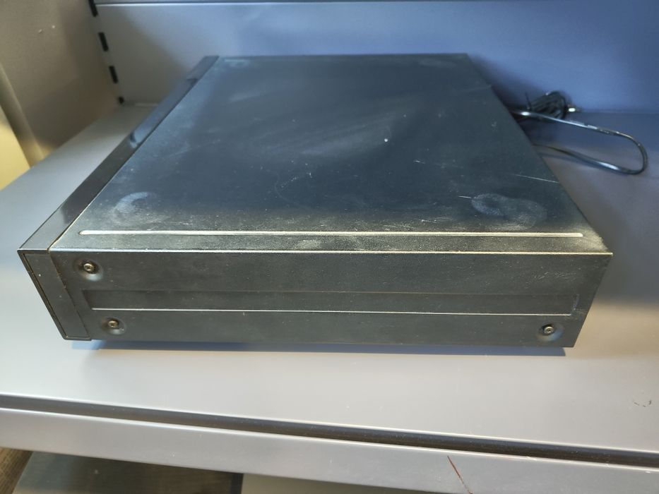 Odtwarzacz CD Kenwood model DP-3090