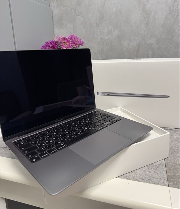 MacBook Air M1 в збереженому стані
