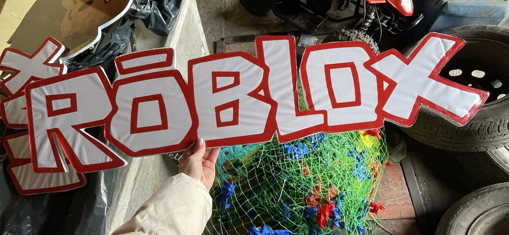 Надпис роблокс ( roblox) , фотозона