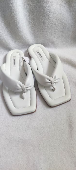 В'єтнамки, шльопанці Stradivarius