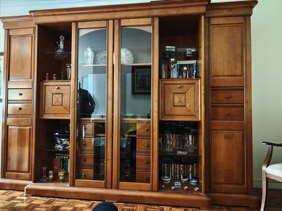 Vendo móvel de sala de jantar de cerejeira