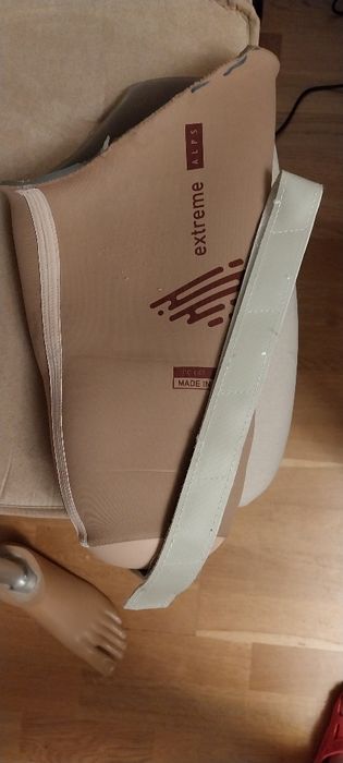 Proteza lewej nogi plus silikon