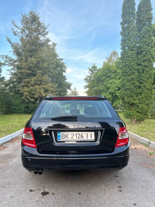 Продам своє авто Mercedes-Benz C-Class 2009