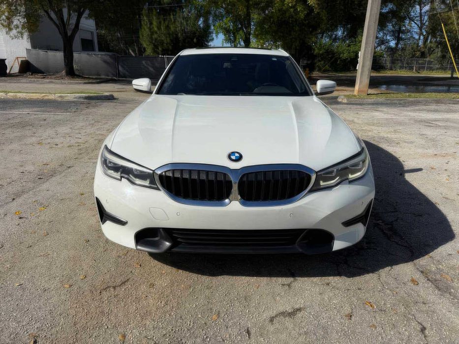 BMW 330i      2020