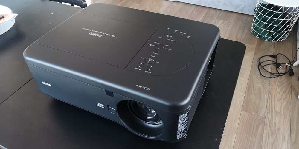 Projektor kinowy do 500cali!!! Sanyo pdg-dxt10l -zamiana