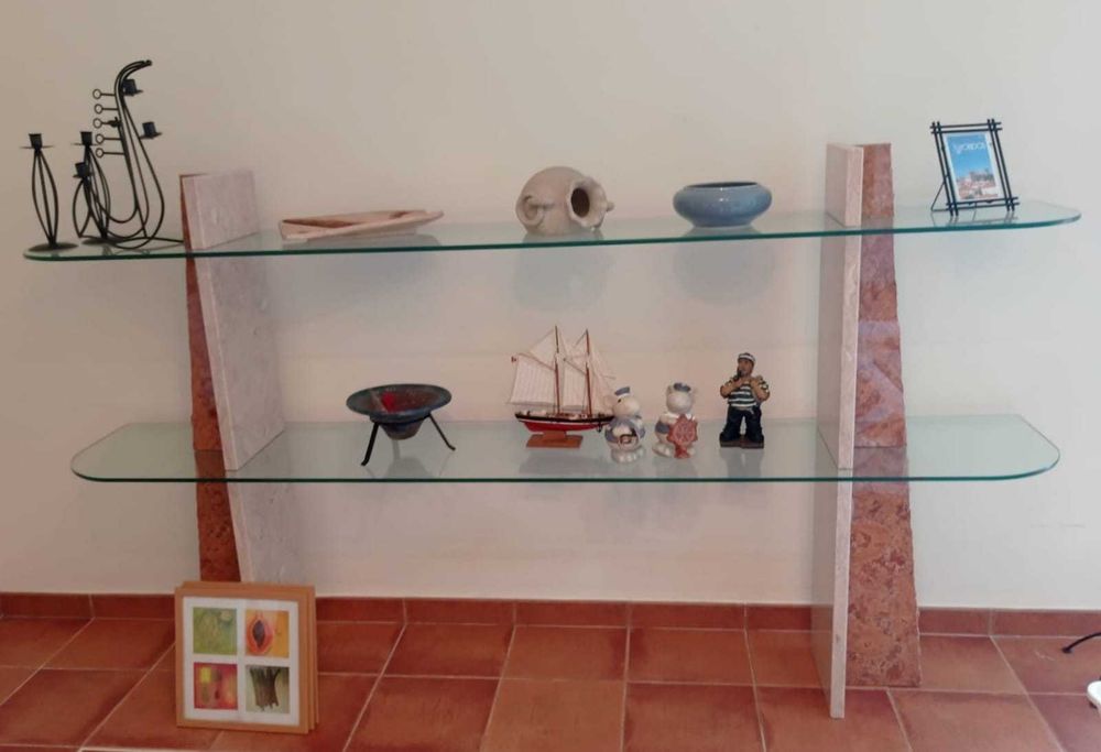 Conjunto em Mármore: Mesa de Centro e Estante com Vidro