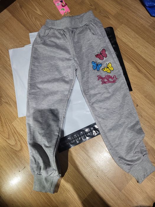 Zestaw ubrań dla ośmiolatki