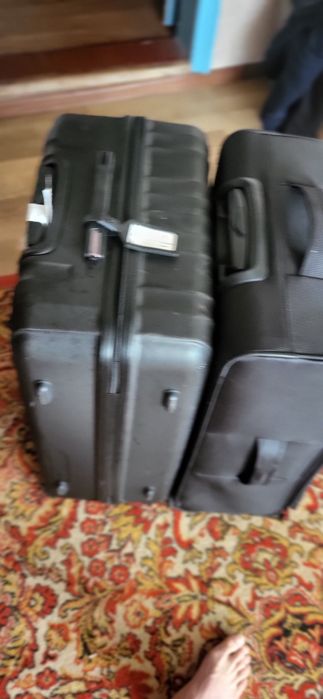 Продам дві валізи