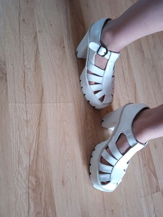 Buty rzymianki na platformie r.40