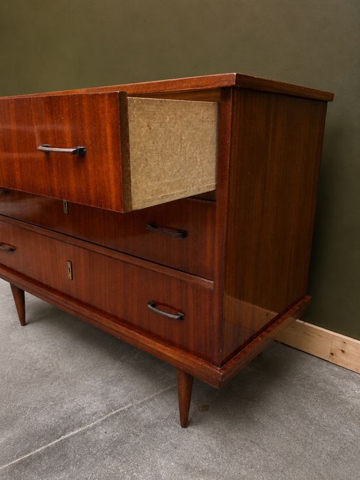 Cómoda anos 70 estilo nórdico