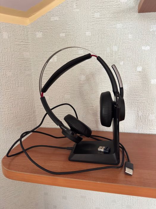 Plantronics Voyager Focus UC (B825) – słuchawki bezprzewodowe ze stacją dokującą, certyfikat MS Teams