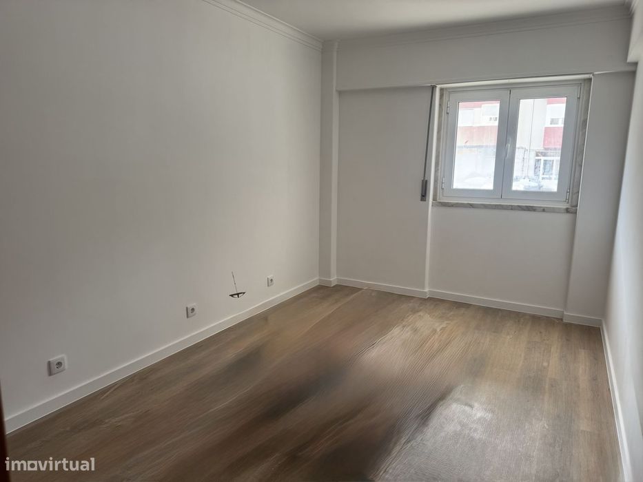 Apartamento T3 no Borel Renovado e Pronto a Habitar: Descubra o Seu R