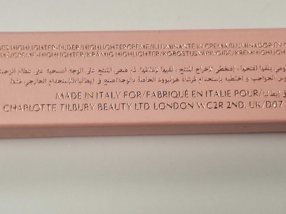 Charlotte Tilbury rozświetlacz w płynie Pillow Talk Medium 12 ml
