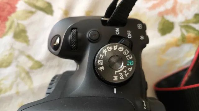 Canon 2000D +  Objetiva 18-55mm+ Bolsa + Bateria + Carregador