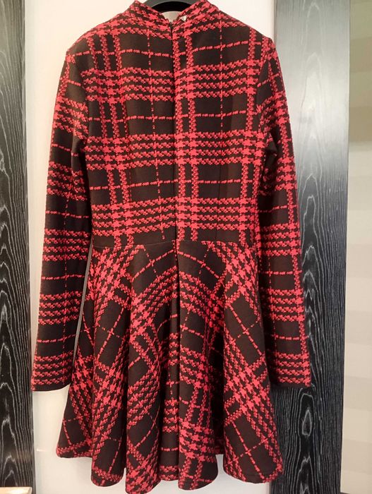 Крутое брендовое платье GUESS, новое суперцена!