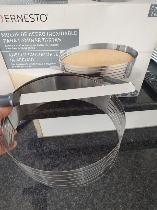 Aro ajustável para cortar bolos