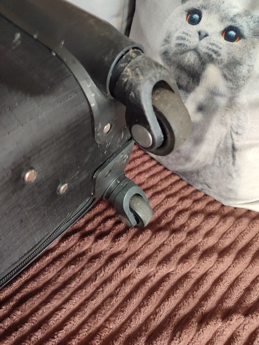 Валіза, чемодан на колесах