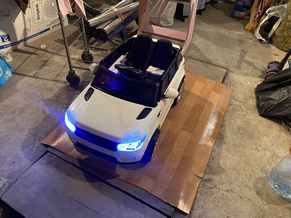 Дитячий електромобіль Range Rover