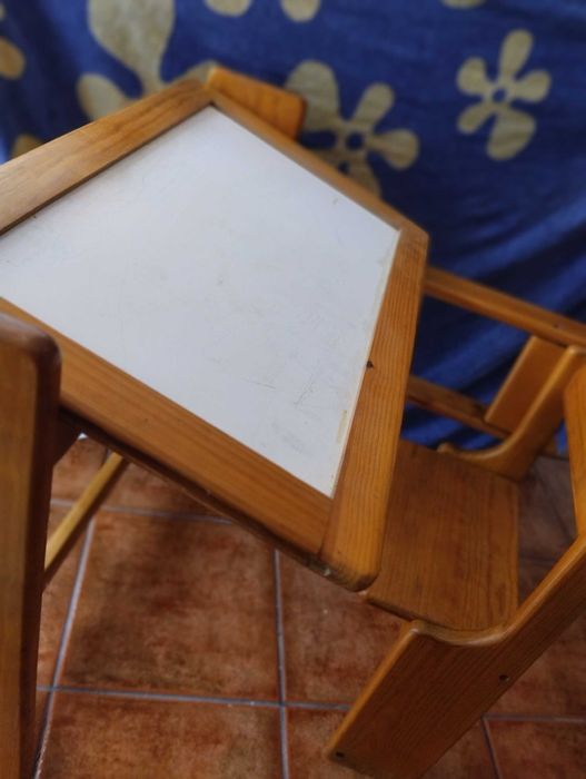 Secretária escolar antiga com tampo reversível