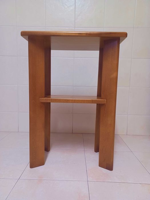 Mesa de apoio em cerejeira