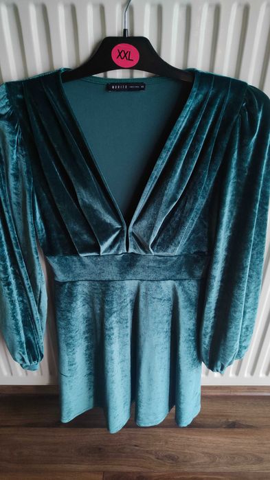 Welurowa sukienka mohito Xs