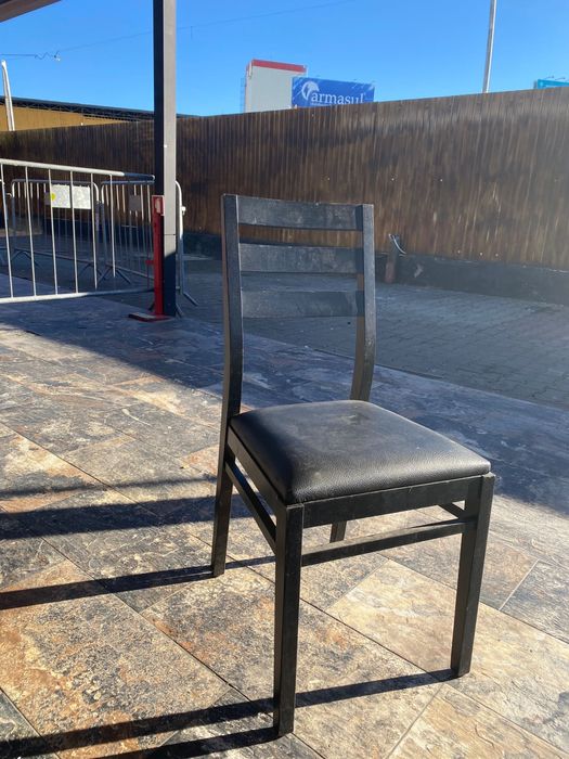 Cadeiras de restaurante em otimo estado