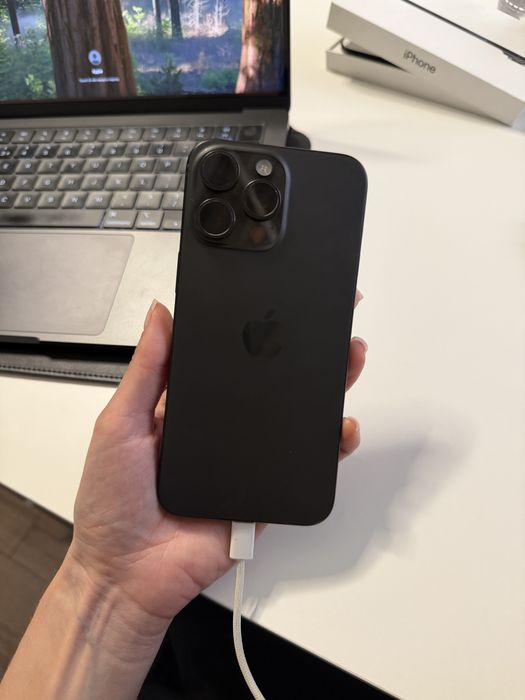 Used iphone 15 pro max 512 black esim