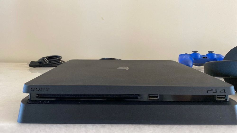 PlayStation 4 Slim + Gold Wireless Headset + 2 Controllers + Uncharted 464551136544898121