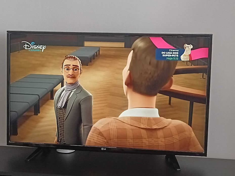 TV LG 43" com Caixa