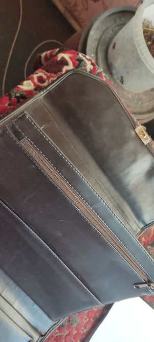 Якiсна ШКІряна ПАПКА.