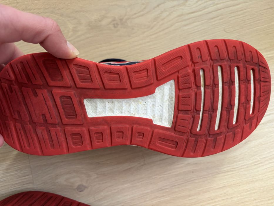 Tenis adidas desportivos novos