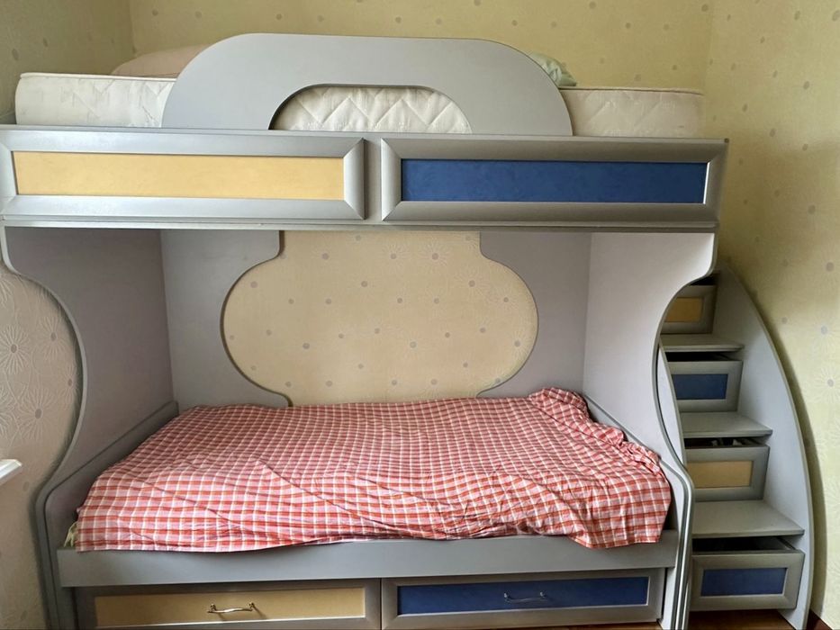 Двухъярусная кровать + 2 матраса