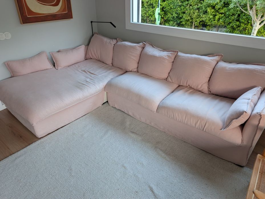 Sofá de linho com chaise longue