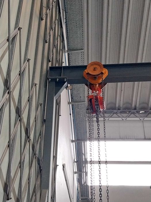 Pórtico com Cadernal Manual 2 Toneladas – Como Novo!