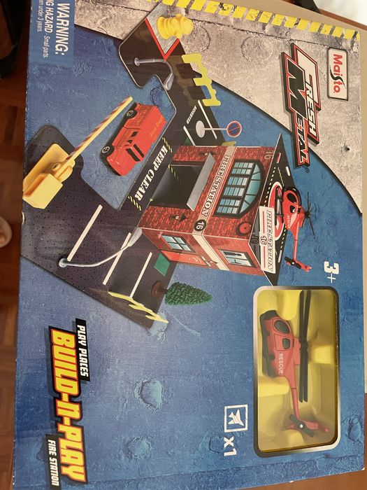 Brinquedo/ fire station novo