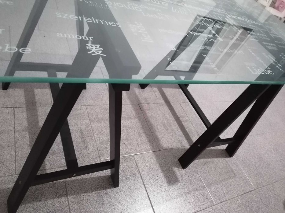 Mesa de vidro e Faqueiro banhado a ouro