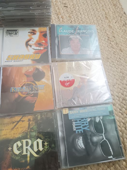 CDs de música em bom estado