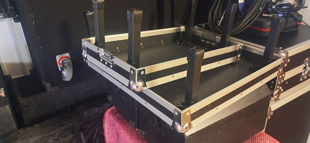 Case em L com pes elevatórios