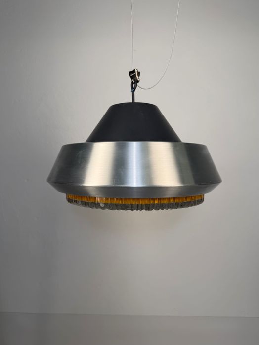 Lampa wisząca Space Age, aluminium i szkło bursztynowe, lata 70.