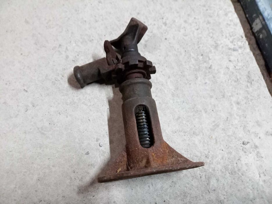 Домкрат гвинтовий УАЗ Волга  2 т