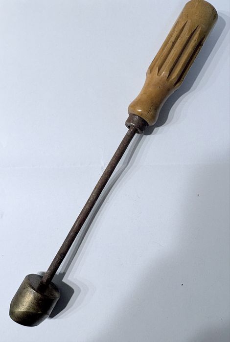 Antigo ferro de stampar / ferro de marcas / carimbo de cabo comprido com monogramas