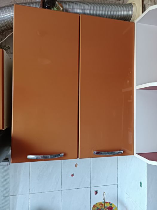 Столики кухонні , полички окремо або рвзом